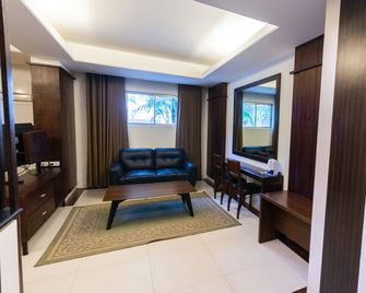 Chito's Hotel - Iloilo City