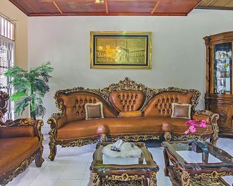 Hotel O New Bunga Sonsang Homestay Syariah - Padang - Wohnzimmer