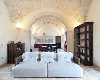 Luxurious & spacious Masseria in stunning Puglia, Italy near large sandy beach - Carpignano Salentino - Wohnzimmer