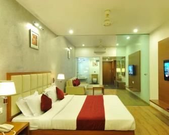 Hotel Aditya - Raipur - Bedroom