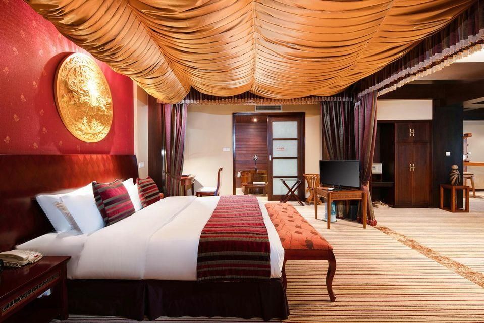 Shangri-La Paradise Hotel - Dêqên - Sovrum