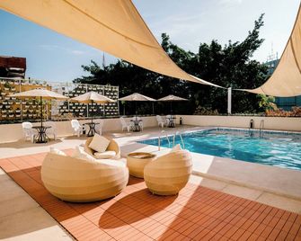The Apo View Hotel - Dávao - Pileta
