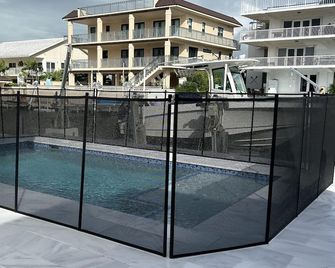 Beautiful Canal front Home with Above Ground Pool, Dock and Fish Cleaning Station - Cayo Largo - Piscina