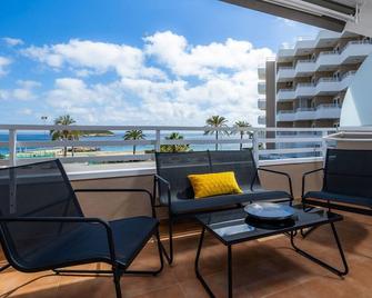 First Line Mediterranean Apartment - Magaluf - Balcone