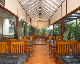 Banasura Jungle Resort by Z Vacations - Tariyode - Restaurante