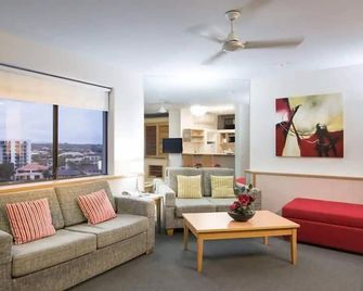 Tiki Hotel Surfers Paradise - Surfers Paradise - Living room