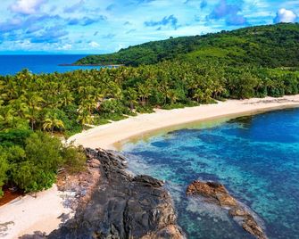 Barefoot Manta Island Resort - Drawaqa Island - Beach
