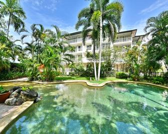 Golden Sands Beachfront Apartment Resort - Cairns - Pool