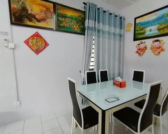 Yitom Homestayæéæ°å¿ - Sungai Besar - Dining room