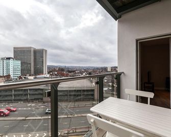 Roomspace Apartments -Vertex House - Croydon - Balcony