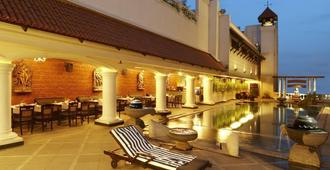Anandha Inn Convention Centre and Suites - Pondicherry - Basen