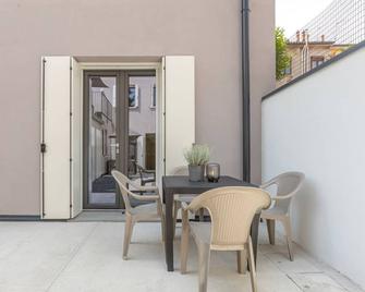 Guesthost - Le Agavi Apartments - Ferrara - Balcony