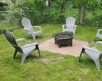 King Bed|firepit|central Ac - Alpena - Terasa
