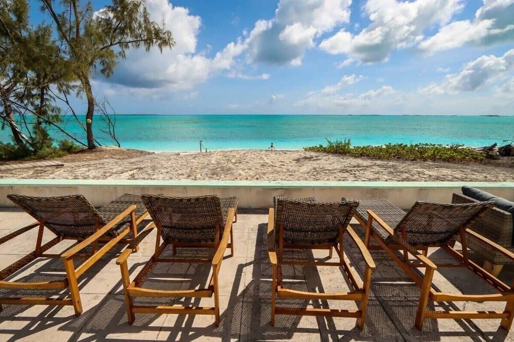 Beachfront White Palm Villa- Tar Bay, Great Exuma - Rokers Point Settlement - חוף