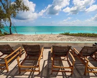 Beachfront White Palm Villa- Tar Bay, Great Exuma - Rokers Point Settlement - חוף