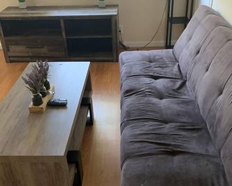 Cozy Apartment Near Downtown Sacramento! - Sacramento