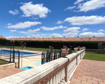 Arva Santiago León - León - Pool