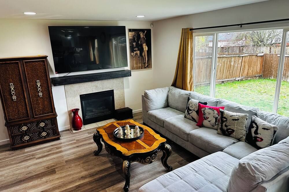 Marilyn Monroe House – A Glam Getaway with Style & Comfort