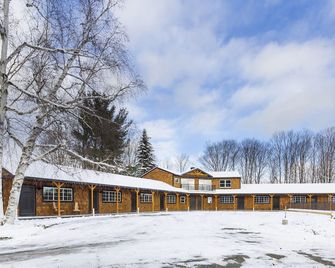 1 Bed/1.5 Bath Suite #7 at The Lodge | Minutes from Sunapee Harbor & Mt. Sunapee - Sunapee - Edificio