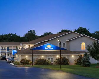 Days Inn by Wyndham Middletown/Newport Area - Middletown - Building