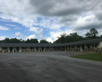Major League Motor Inn - Fly Creek - Building