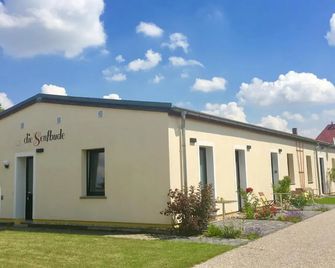 Klein aber fein - wunderschöne Studio-Apartments mit Terrasse und Stellplatz - Leipzig - Edificio
