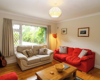 Rowantree, Family Friendly, With Open Fire In Beaufort, County Kerry - Beaufort - Living room