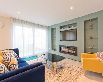 The Seamus Heaney Suite - hiphipstay - Dublin - Living room