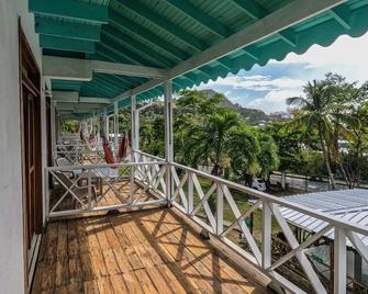 South West Bay Cabañas - Providencia - Balcony