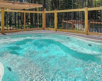 La Casa Ibéricos - Chalet Animaux acceptés à Pont Rouge - Resort près de Québec - Pont-Rouge - Pool