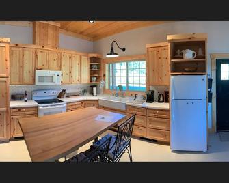 New Barn Dominiam on Marks Creek, next to Ochoco National Forest - Prineville - Cuisine