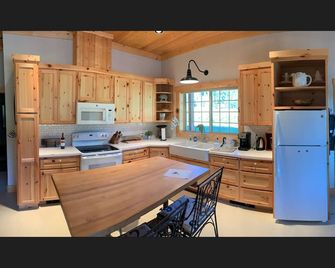 New Barn Dominiam on Marks Creek, next to Ochoco National Forest - Prineville - Keuken