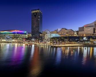 Novotel Sydney on Darling Harbour - Sydney - Building