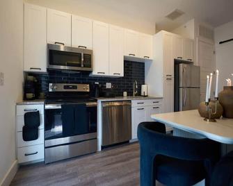 Comfortable Atlanta Stay Near Mercedes-Benz Stadium - Atlanta - Kitchen
