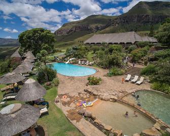 Cathedral Peak Hotel - Emmaus - Piscina