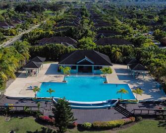 3 bedroom, 2 bathroom, sleeps 6. Fully air conditioned. Fully solar. - Saint Ann’s Bay - Pool