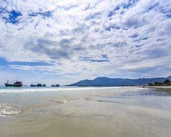 Some Days Of Silence Resort And Spa - Dong Hai - Beach