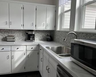 Charming Century House - Next Door to Ashland University - Ashland - Kuchyň