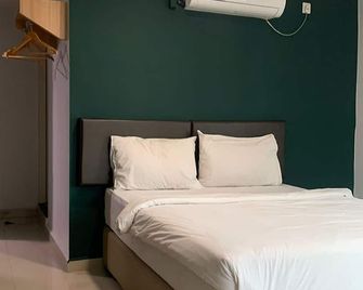 Room V Jalan Megat by Secom - Batu Pahat