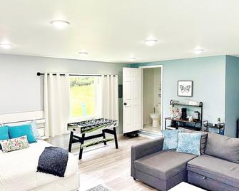 Cozy Country Get Away Suite with a view of the Enchanted Mountains - Olean - Obývací pokoj