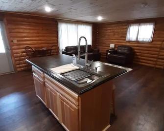 Deer Creek Pony Express Cabin - Glenrock - Cocina