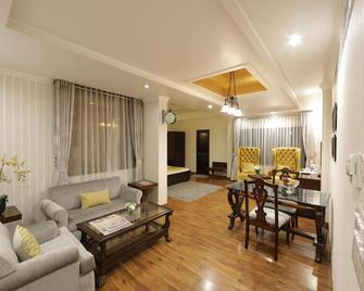 روك لاند هوتل - سي آر بارك - نيو دلهي - غرفة معيشة