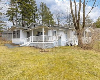 Charming 3-bedroom house in downtown Northeast Harbor! Minutes from Acadia! - Mount Desert - Building