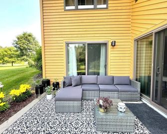 Dog Friendly Condo W/Pools (1 Mile From Ski Hill) - Harbor Springs - Patio