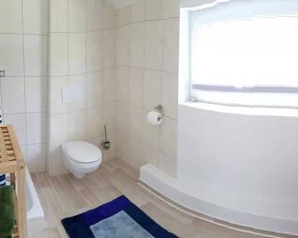 Modern, fully equipped 2 ZiKB Non smoking apartment in a quiet environment - Oldenburg - Bathroom