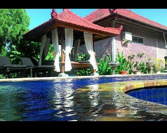 Large room perfect for families - Buleleng - Piscina