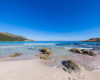 Vacation Home 'Family Home Mhm' near Beach with Private Terrace & Wi-Fi - Cala Ratjada - Beach