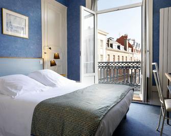 Grand Hotel de L'Univers - Amiens - Bedroom
