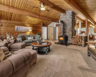 Rocky Cliff Retreat at Davis Lake - Portola - Sala de estar