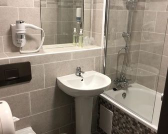 Brit Hotel Plaisance A9/A61 - נארבון - חדר שינה